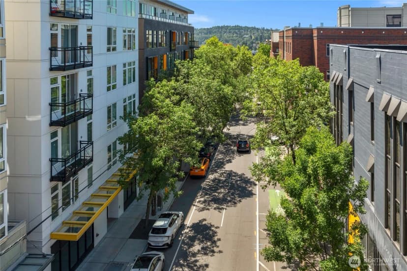 Property photo for 4343 Roosevelt Way Ne #401, Seattle photo 38