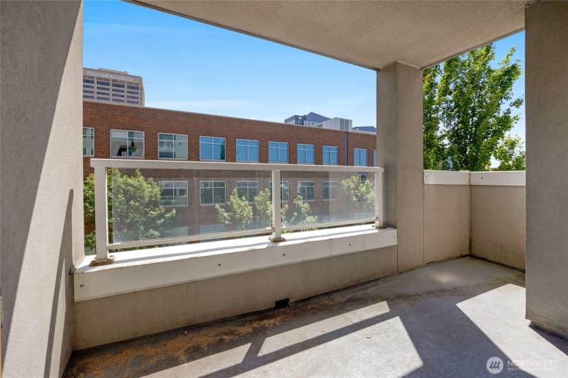Property photo for 4343 Roosevelt Way Ne #401, Seattle photo 15