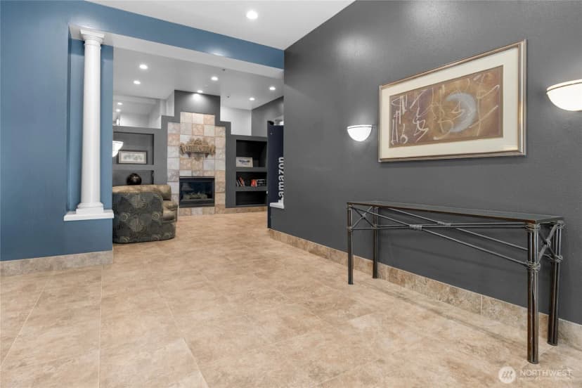 Property photo for 4343 Roosevelt Way Ne #401, Seattle photo 3