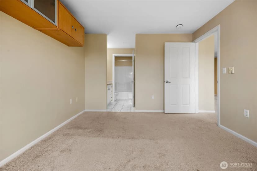 Property photo for 4343 Roosevelt Way Ne #401, Seattle photo 19
