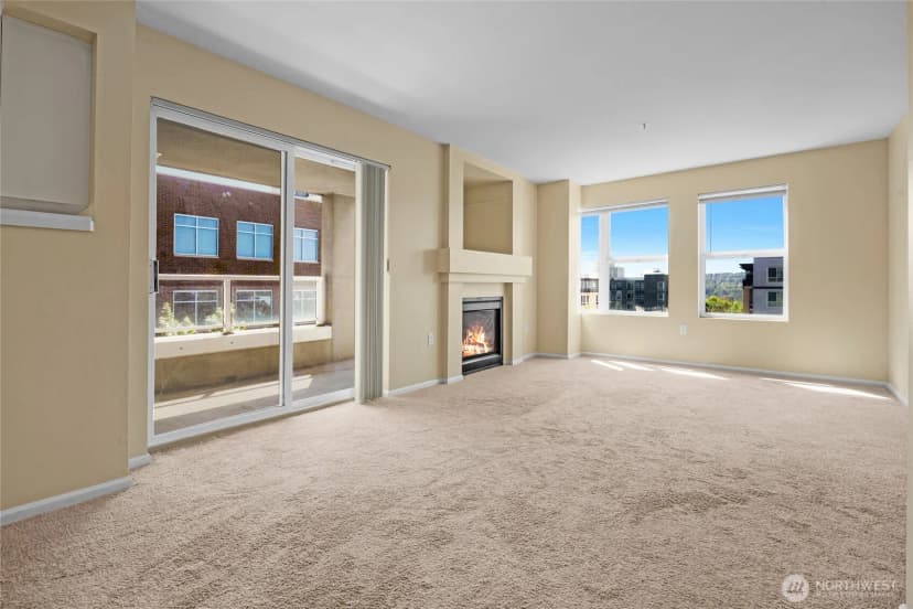Property photo for 4343 Roosevelt Way Ne #401, Seattle photo 6