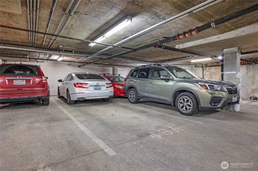 Property photo for 4343 Roosevelt Way Ne #401, Seattle photo 40