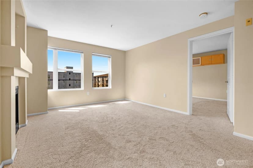 Property photo for 4343 Roosevelt Way Ne #401, Seattle photo 10