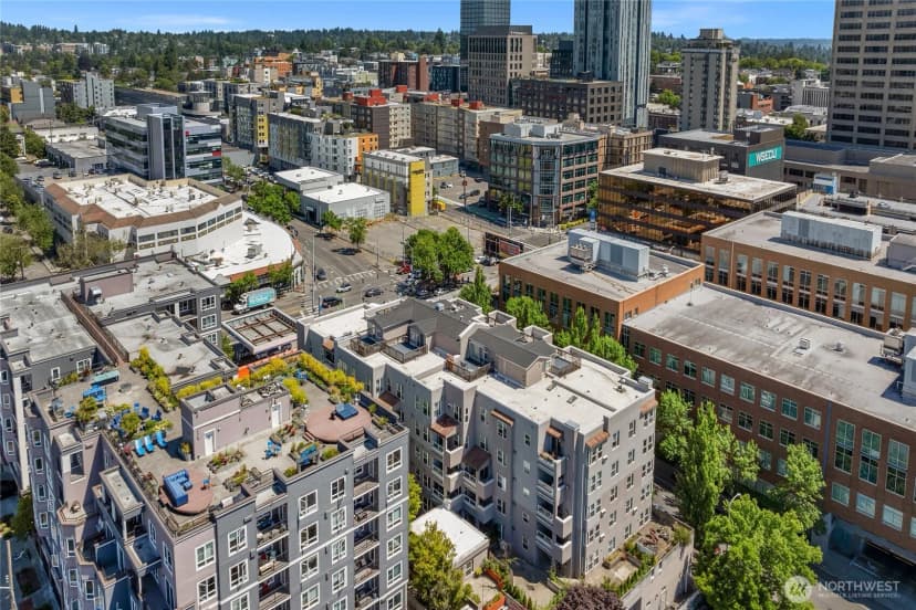 Property photo for 4343 Roosevelt Way Ne #401, Seattle photo 36