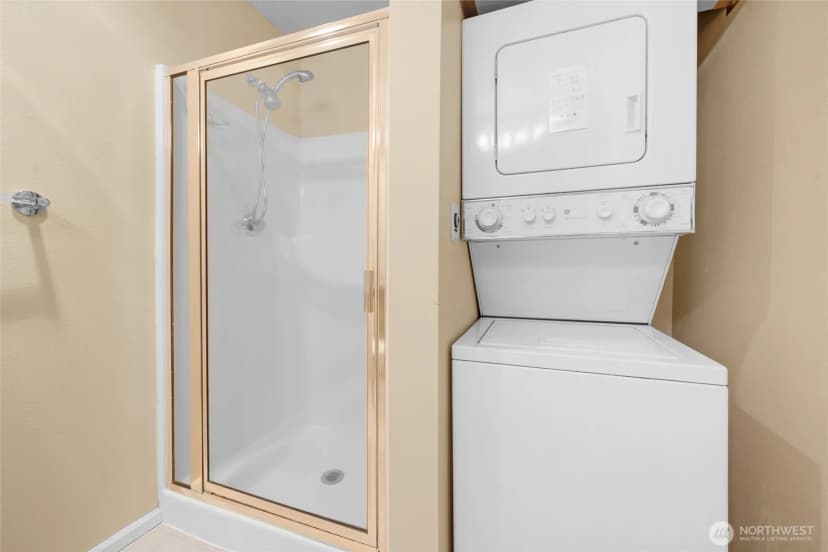 Property photo for 4343 Roosevelt Way Ne #401, Seattle photo 26