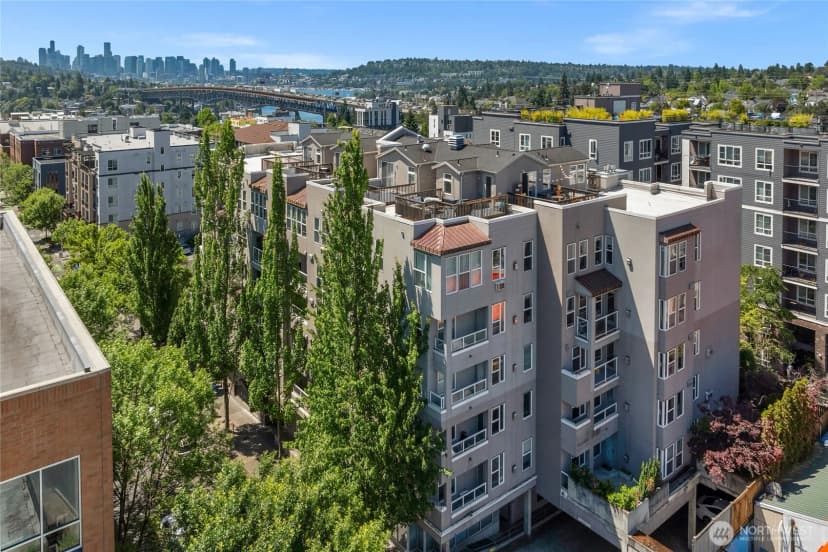 Property photo for 4343 Roosevelt Way Ne #401, Seattle photo 32