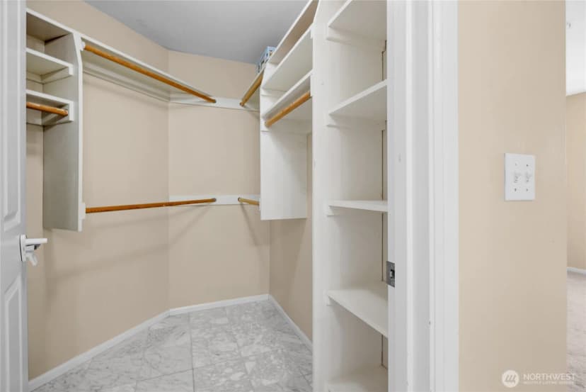 Property photo for 4343 Roosevelt Way Ne #401, Seattle photo 21