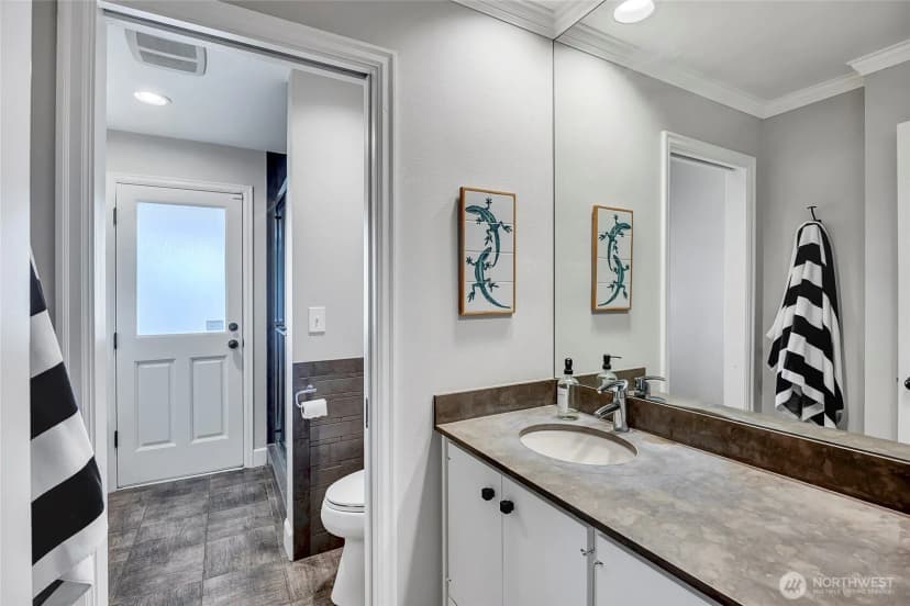 Property photo for 16 Meadow Lane, Mercer Island photo 28