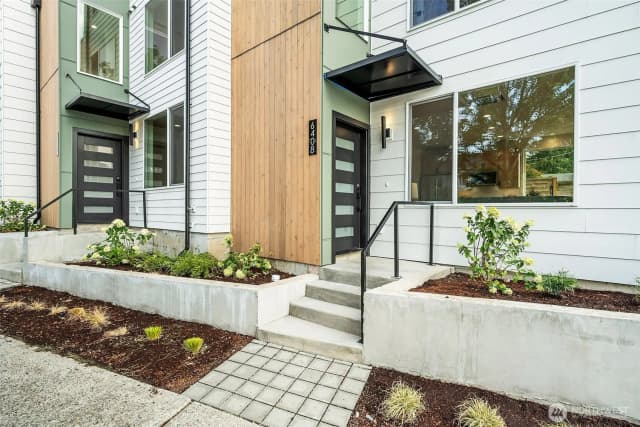 Property photo for 6408 Fauntleroy Way Sw, Seattle