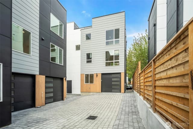 Property photo for 6408 Fauntleroy Way Sw, Seattle photo 5