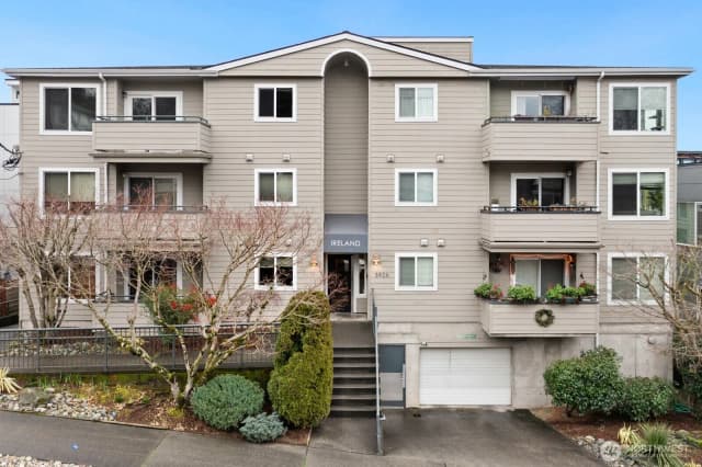 Property photo for 3926 1st Avenue Ne #31, Seattle photo 2