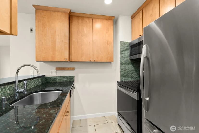 Property photo for 3926 1st Avenue Ne #31, Seattle photo 10