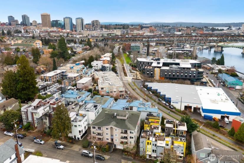 Property photo for 3926 1st Avenue Ne #31, Seattle photo 21
