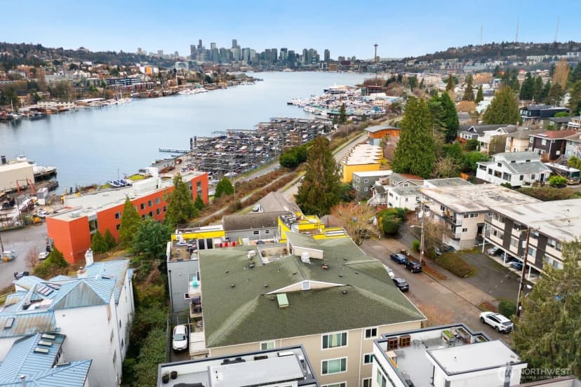 Property photo for 3926 1st Avenue Ne #31, Seattle photo 20