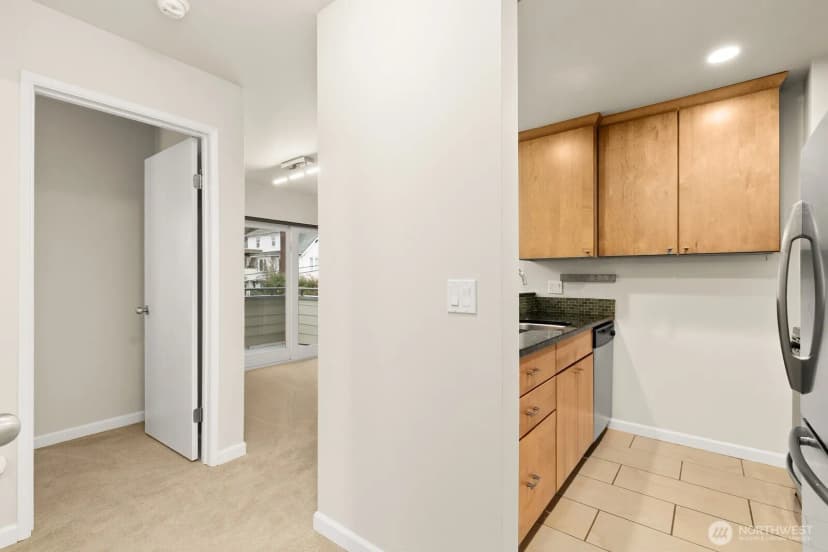 Property photo for 3926 1st Avenue Ne #31, Seattle photo 8