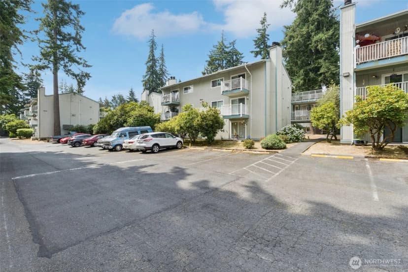 Property photo for 5806 200th Street Sw #f, Lynnwood photo 2