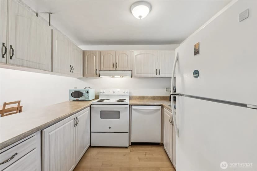 Property photo for 5806 200th Street Sw #f, Lynnwood photo 11