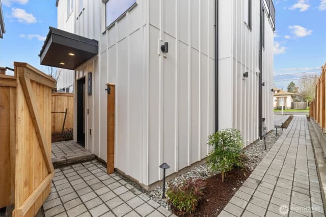 Property photo for 945 Nw 61st Street, Seattle photo 2