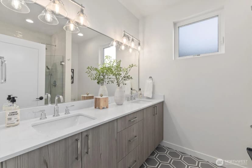 Property photo for 945 Nw 61st Street, Seattle photo 16