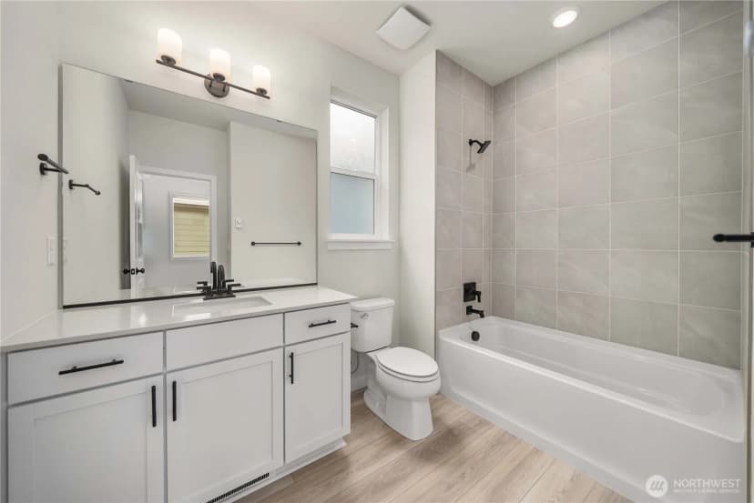 Property photo for 4027 Aberdeen Way Ne, Renton photo 12