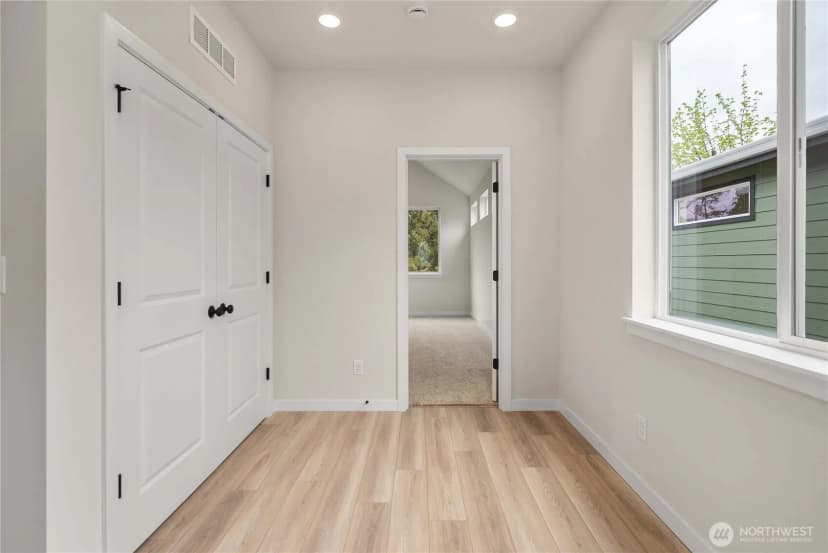 Property photo for 4027 Aberdeen Way Ne, Renton photo 13