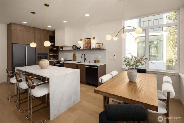 Property photo for 14031 Densmore Avenue N, Seattle photo 3