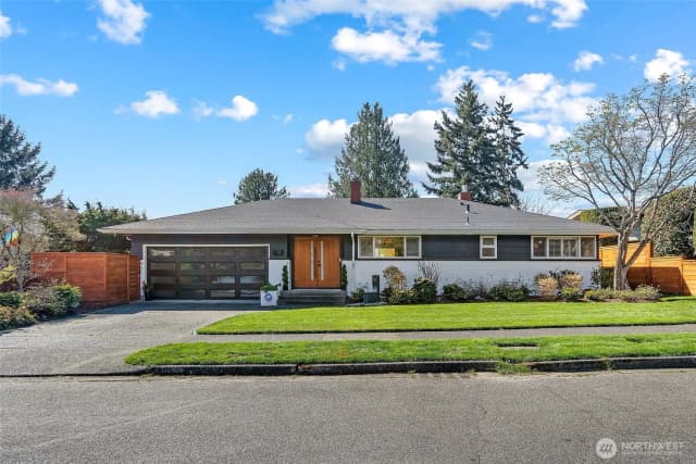 Property photo for 8659 Fauntlee Crest Sw, Seattle