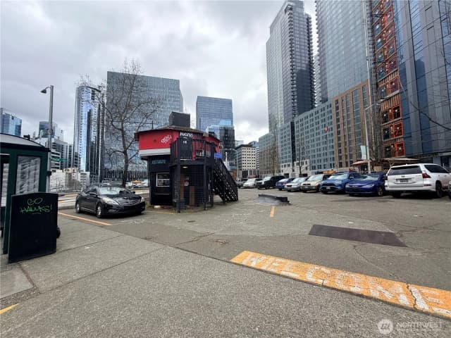 Property photo for 2404 7th Avenue, Seattle photo 4
