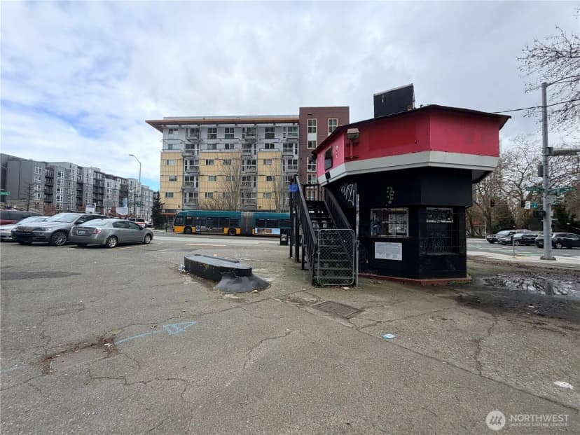 Property photo for 2404 7th Avenue, Seattle photo 10