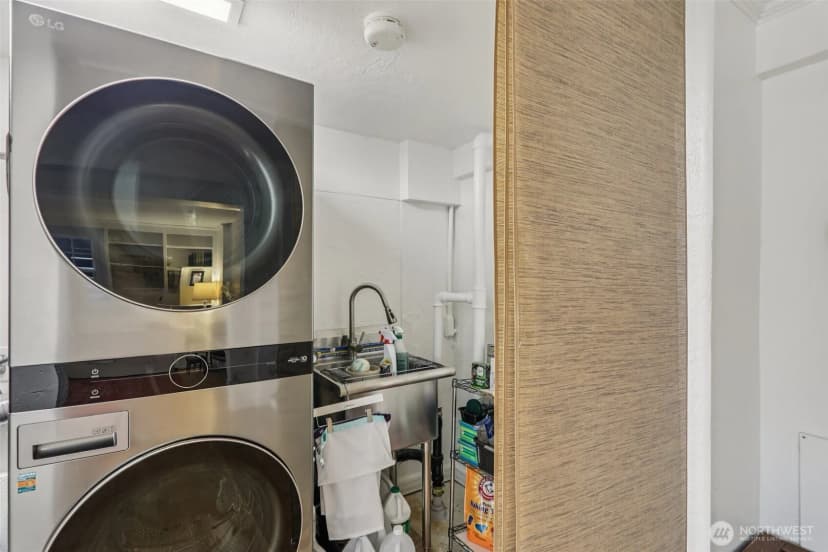 Property photo for 2418 W Boston, Seattle photo 25