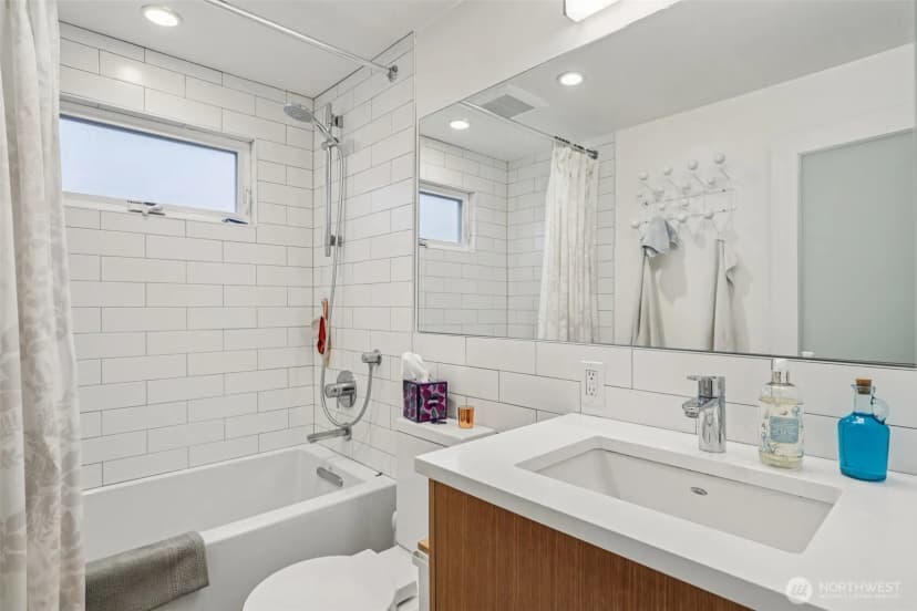 Property photo for 2418 W Boston, Seattle photo 18
