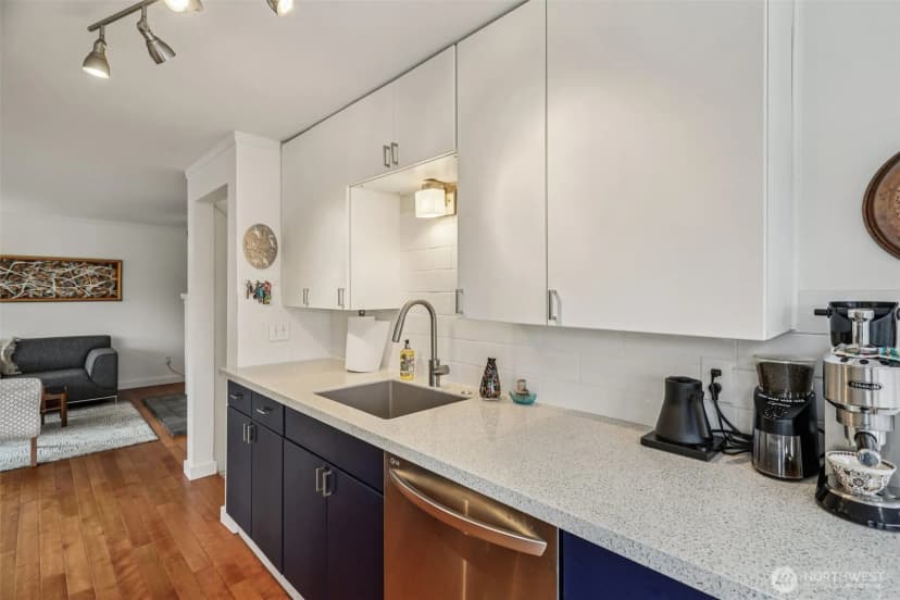 Property photo for 2418 W Boston, Seattle photo 7