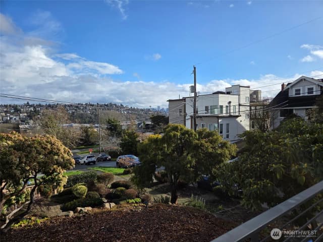 Property photo for 2418 W Boston, Seattle photo 3