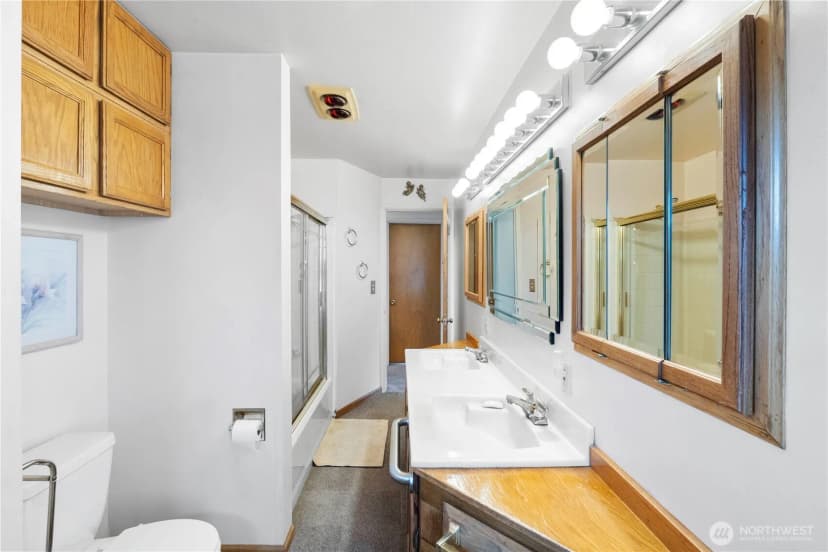 Property photo for 10702 39th Avenue Sw, Seattle photo 18