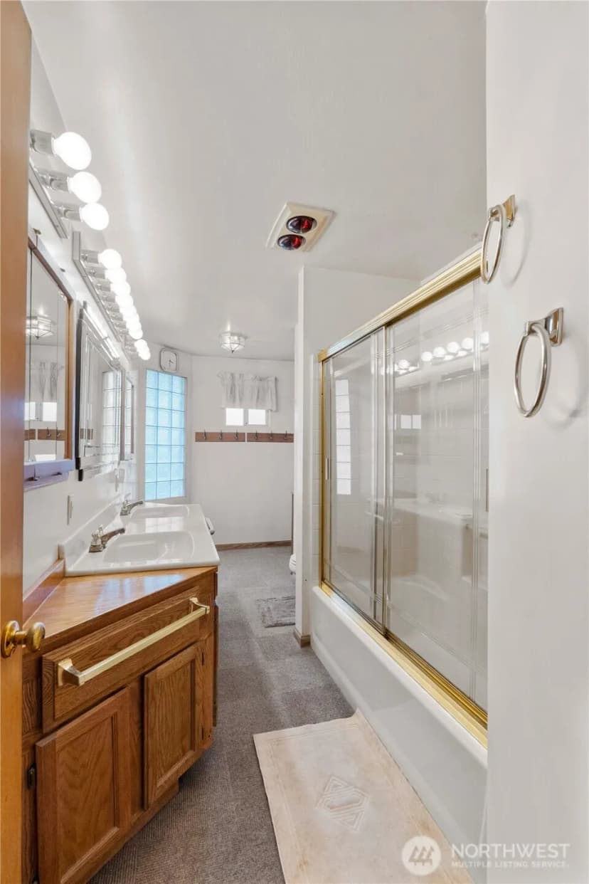 Property photo for 10702 39th Avenue Sw, Seattle photo 17