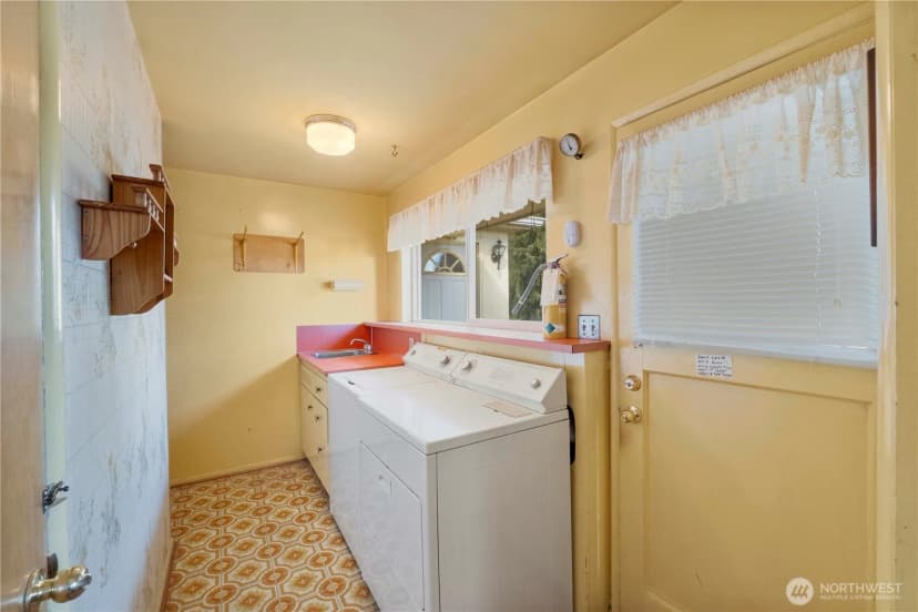 Property photo for 10702 39th Avenue Sw, Seattle photo 20