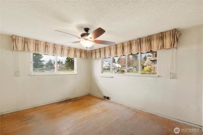 Property photo for 10702 39th Avenue Sw, Seattle photo 15