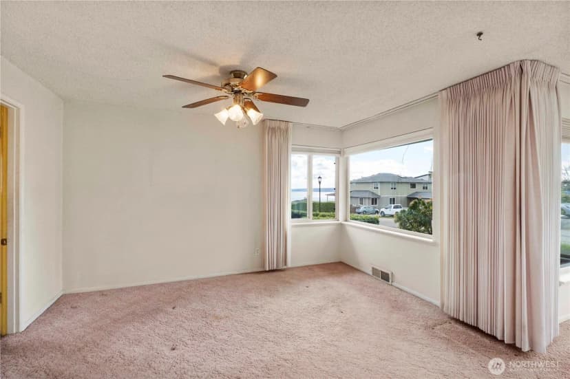 Property photo for 10702 39th Avenue Sw, Seattle photo 9