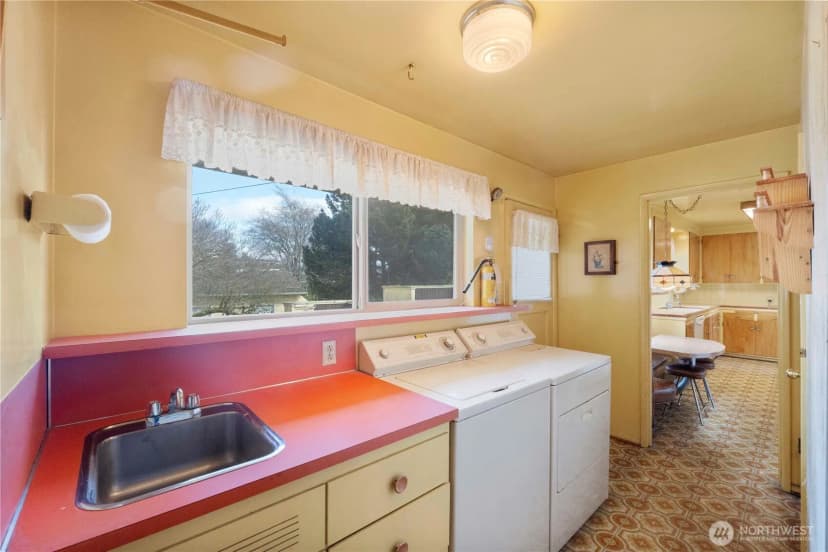 Property photo for 10702 39th Avenue Sw, Seattle photo 19