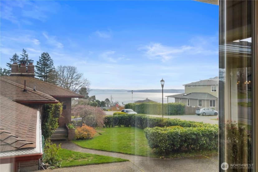 Property photo for 10702 39th Avenue Sw, Seattle photo 8
