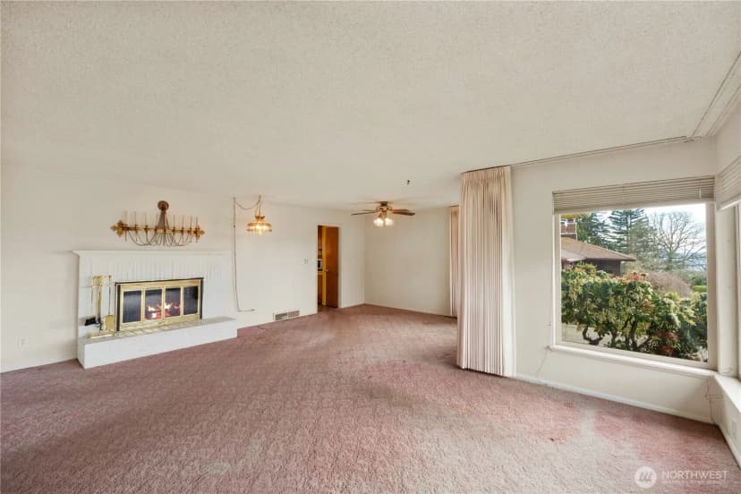 Property photo for 10702 39th Avenue Sw, Seattle photo 5