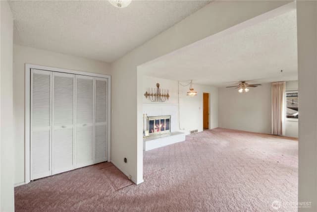 Property photo for 10702 39th Avenue Sw, Seattle photo 4
