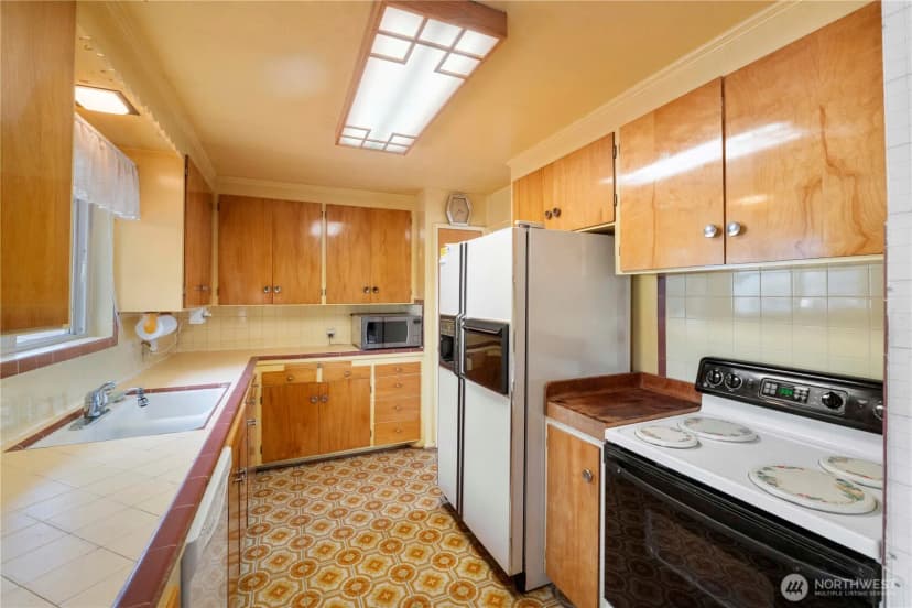 Property photo for 10702 39th Avenue Sw, Seattle photo 13