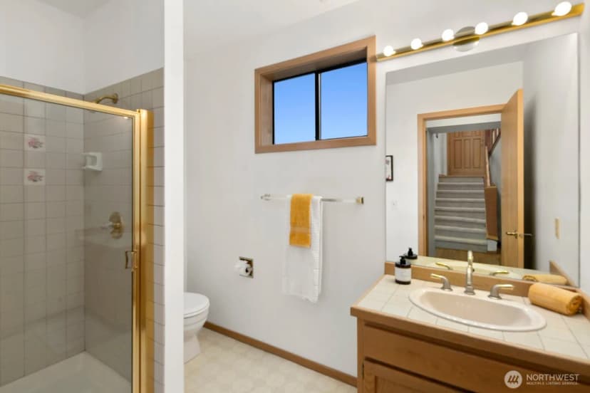 Property photo for 556 Holly Drive, Edmonds photo 32