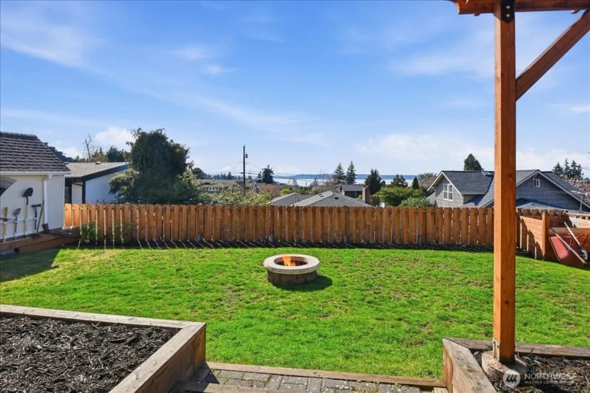 Property photo for 612 View Place, Edmonds photo 30