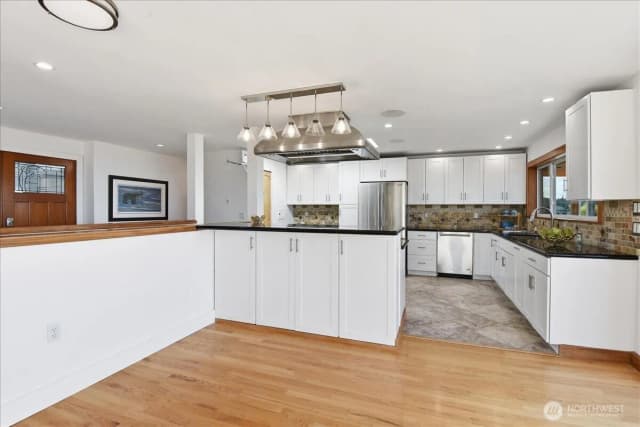 Property photo for 612 View Place, Edmonds photo 5