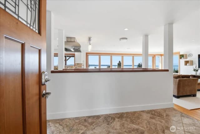 Property photo for 612 View Place, Edmonds photo 3