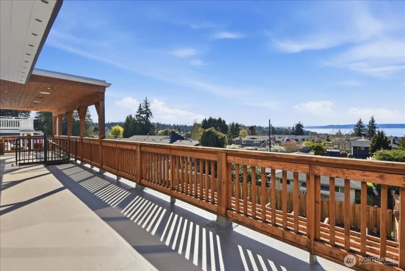 Property photo for 612 View Place, Edmonds photo 20