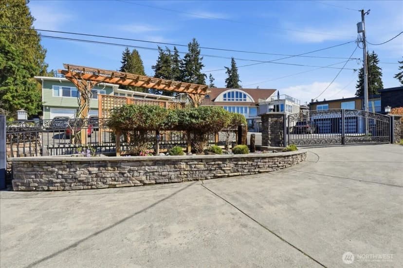 Property photo for 612 View Place, Edmonds photo 29