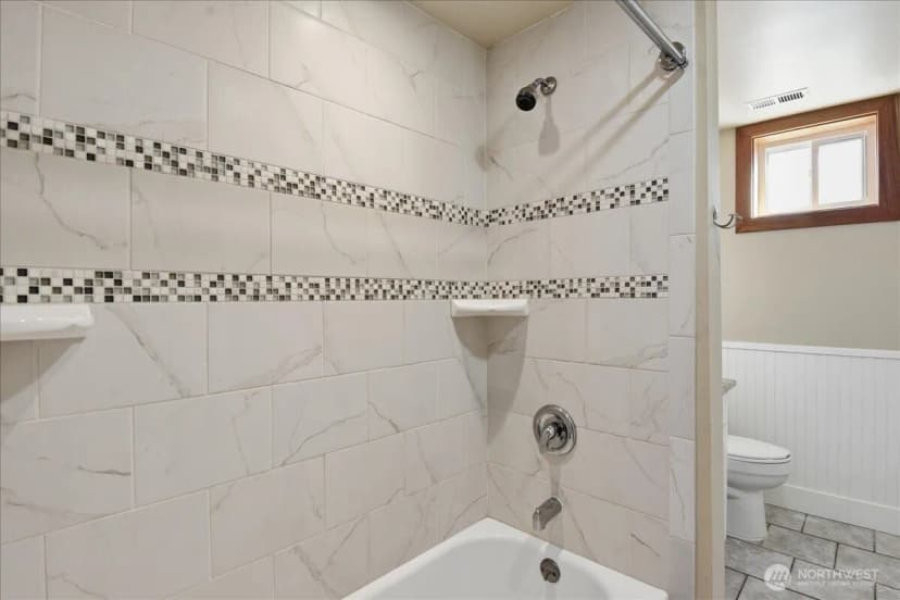 Property photo for 612 View Place, Edmonds photo 28